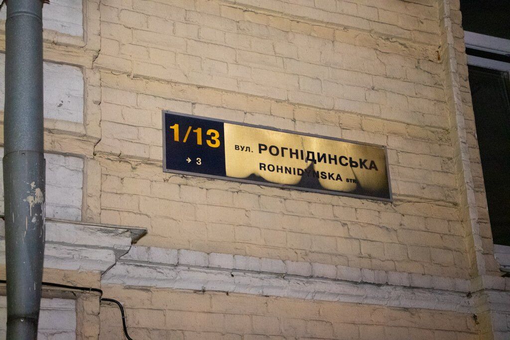 В ночь на 11 ноября в Печерском районе Киева, на улице Рогнединская 1/13, с третьего этажа здания выпрыгнул парень