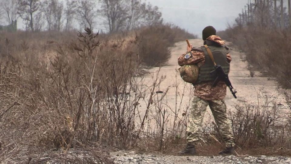 "Будуть відступати, поки зможуть": ветеран АТО про відведення військ