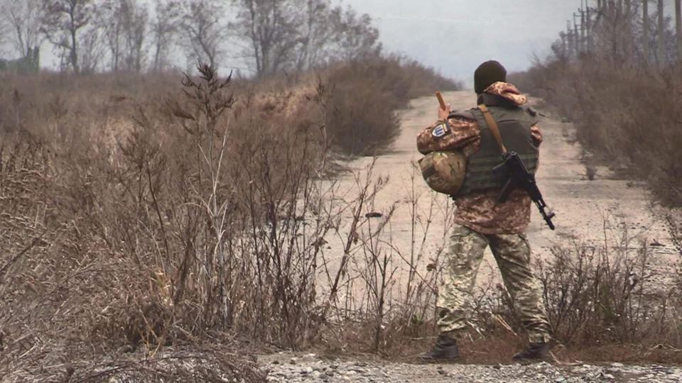 "Будуть відступати, поки зможуть": ветеран АТО оцінив відведення військ на Донбасі