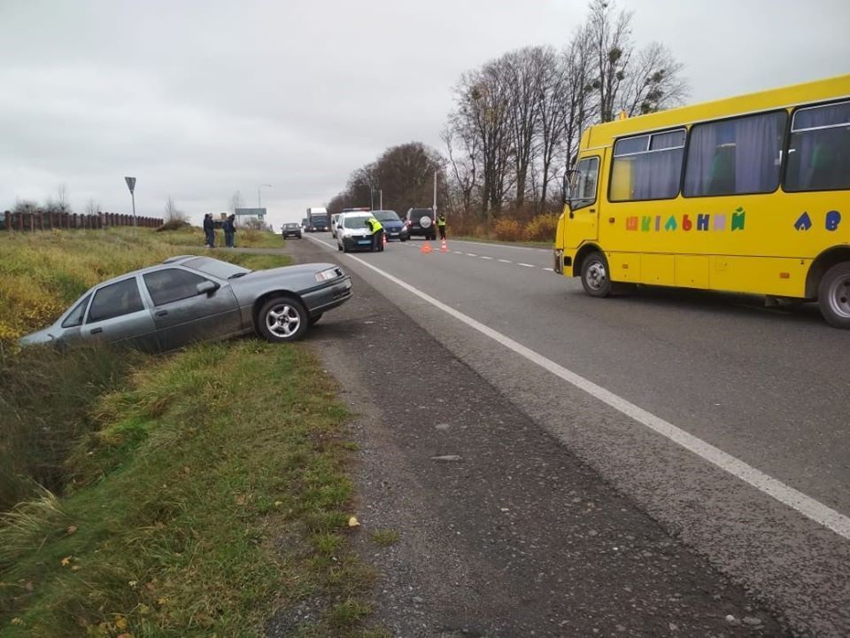 ДТП зі шкільним автобусом