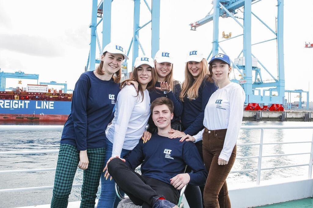 Студенты в порту Роттердама