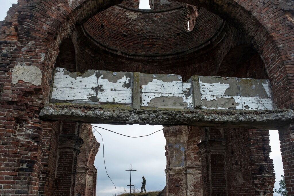 Руины церкви святого Михаила на Яворовском полигоне