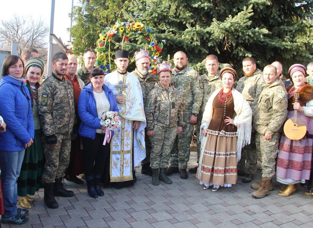 Свадьба воинов ВСУ на передовой