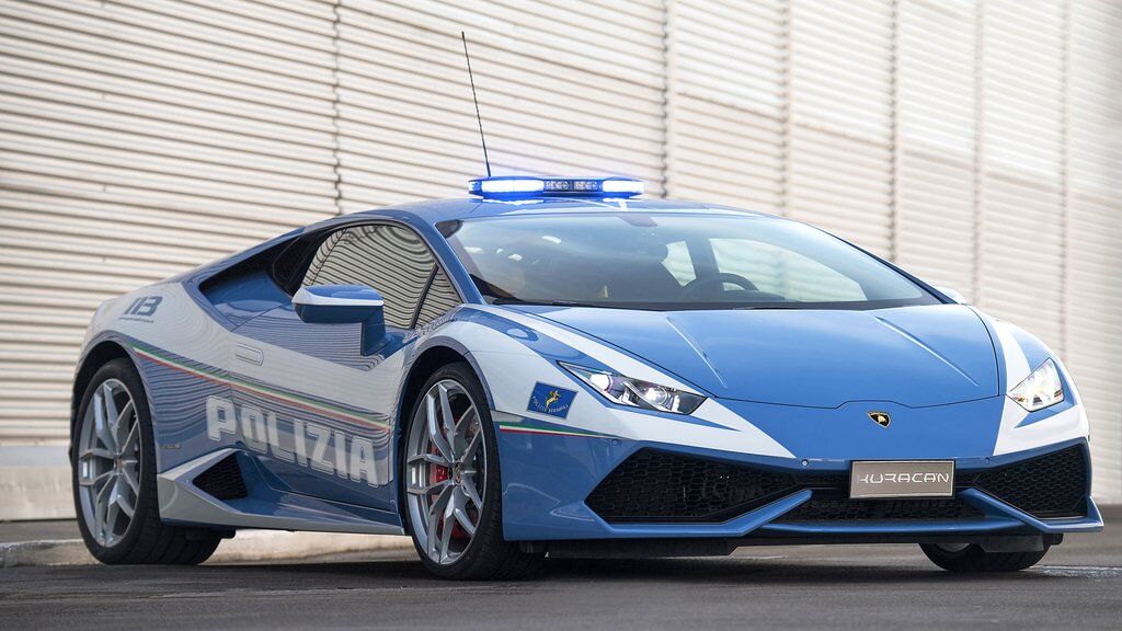 На швидкісних магістралях Італії можна зустріти поліцейські Lamborghini