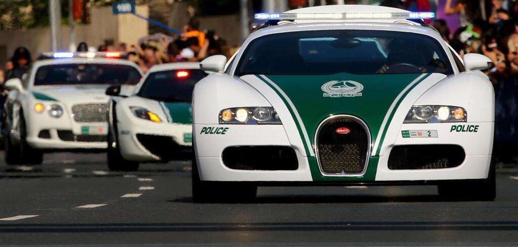 В ОАЕ поліцейські використовують найшвидкісніші машини, включаючи Bugatti Veiron