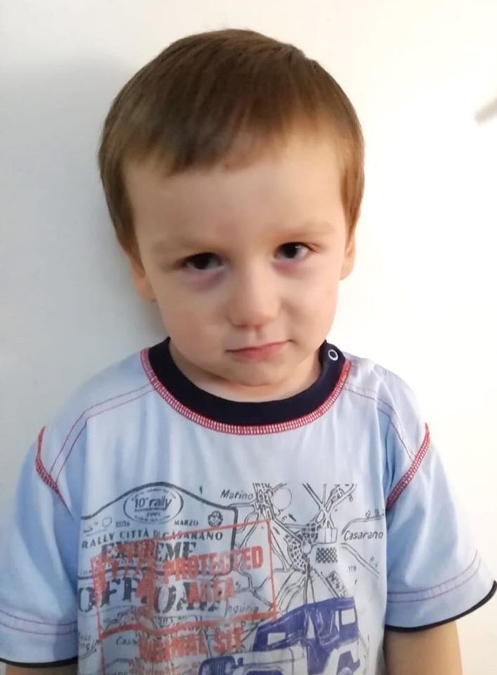 В Киеве нашли родителей брошенного посреди улицы 3-летнего малыша