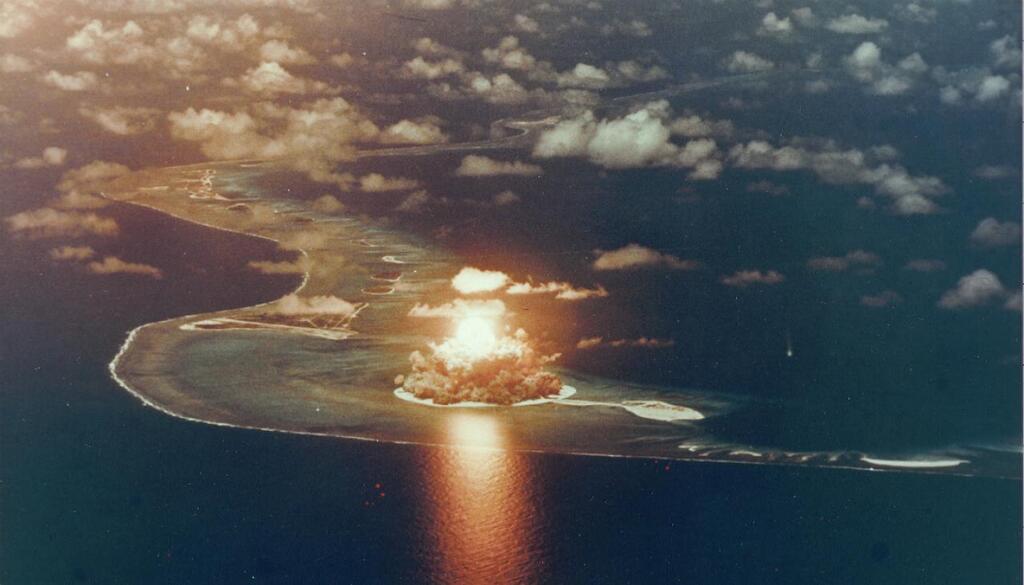 Фото ядерного взрыва на территории Маршалловых островов