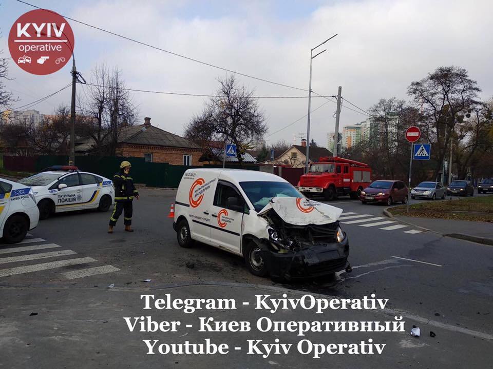 В Святошинском районе Киева, на перекрестке улицы Депутатская и бульвара Академика Вернадского, 14 ноября произошло жесткое ДТП