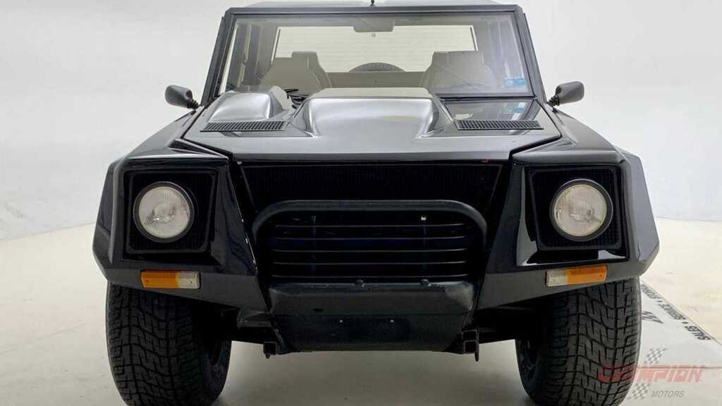 Lamborghini LM002