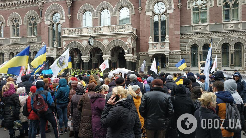 Постановочный митинг под НБУ