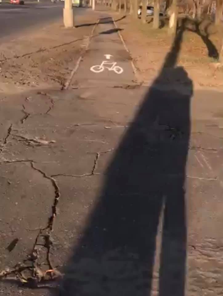 У Сєвєродонецьку зробили велодоріжку на ямах