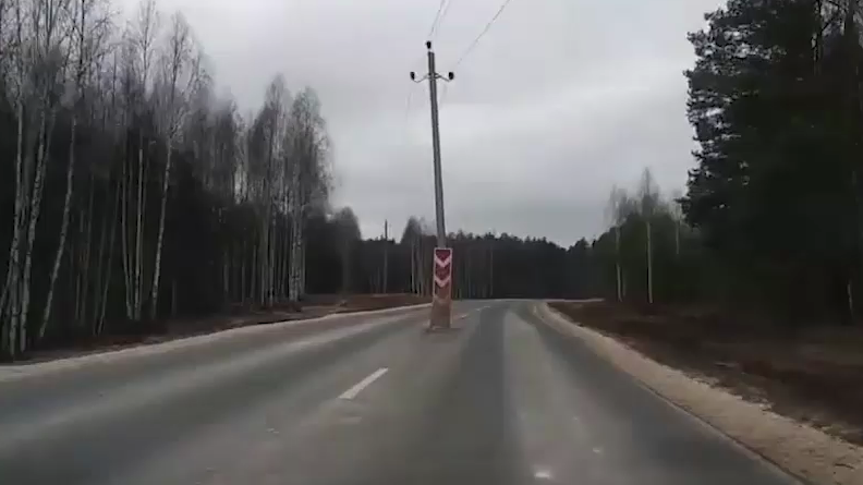 Столб на дороге в России