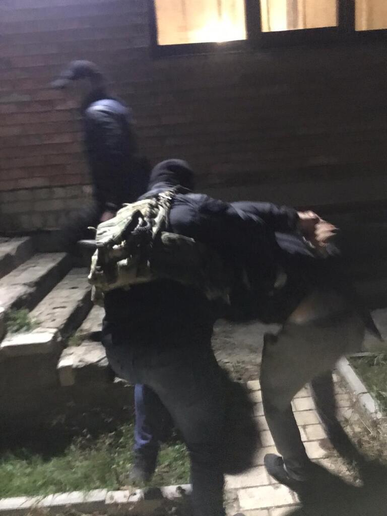 "Кришували" торгівлю наркотиками: СБУ затримала краматорських копів. Фото