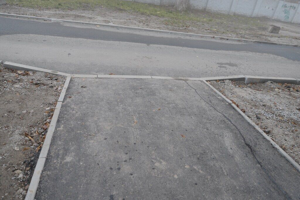 В Днепре массово ремонтируют внутриквартальные дороги