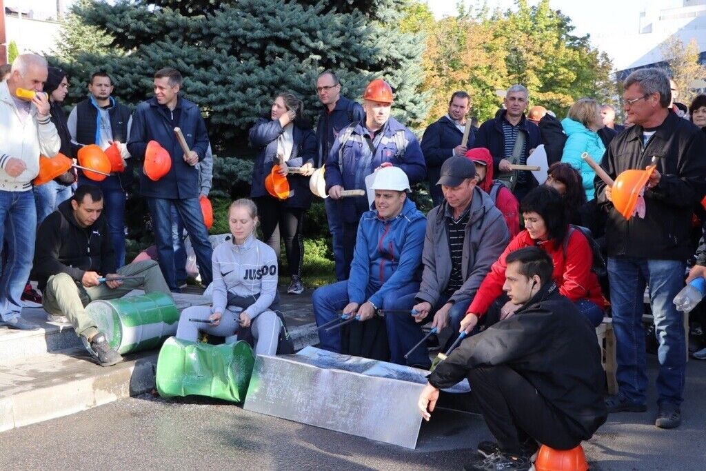 Скандали з платними парковками в Дніпрі: з'явилися нові подробиці
