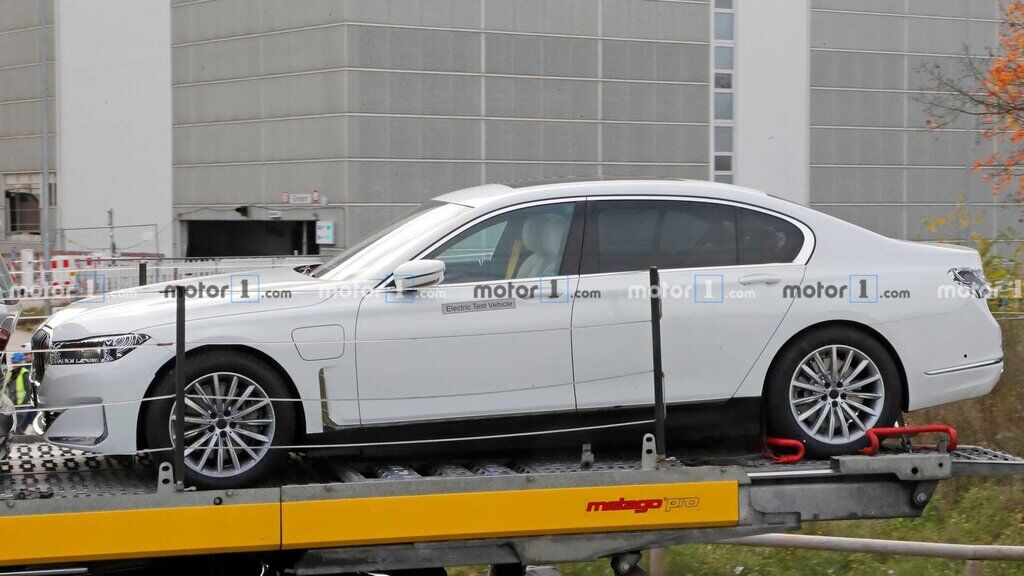Прототип BMW i7