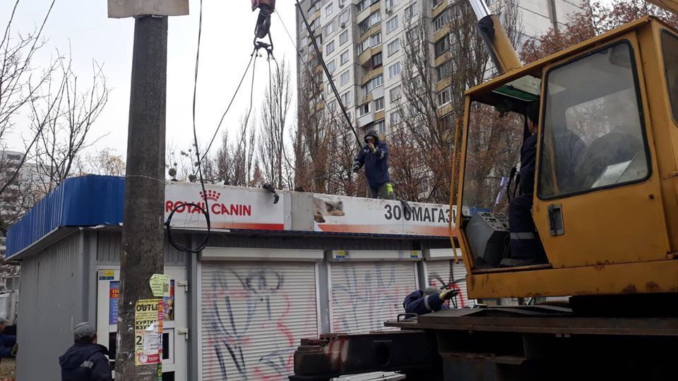 В Киеве с 11 по 15 ноября снесли 102 незаконных временных сооружения