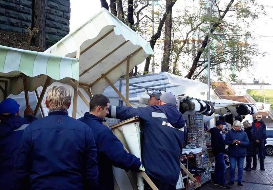 Їх прибрали як співробітники КП "Київблагоустрій", так і самі ж власники "точок"