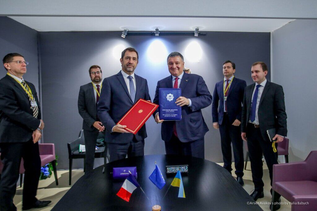 Україна підписала угоду з Францією про виготовлення та технічну підтримку 20 патрульних кораблів