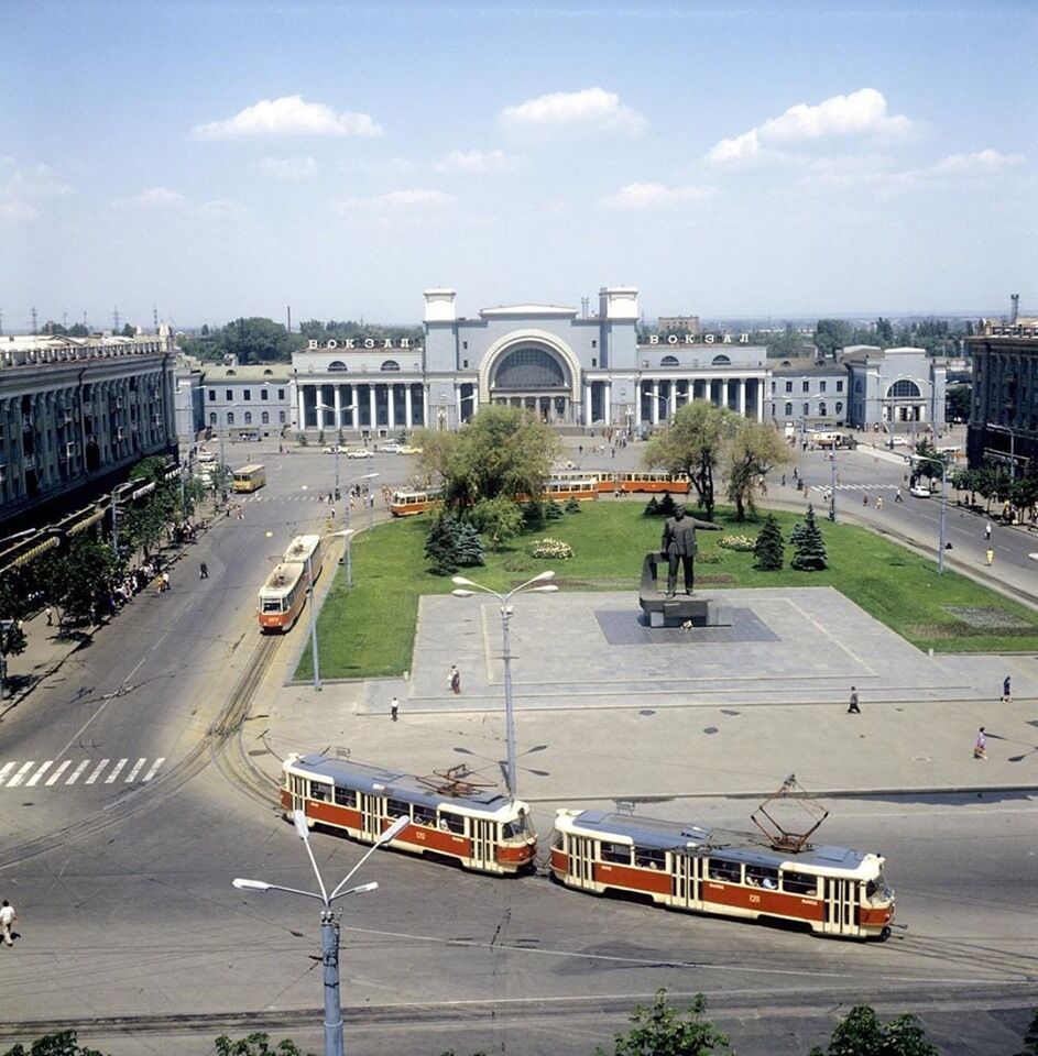 Привокзальна площа Дніпра в 1983 році