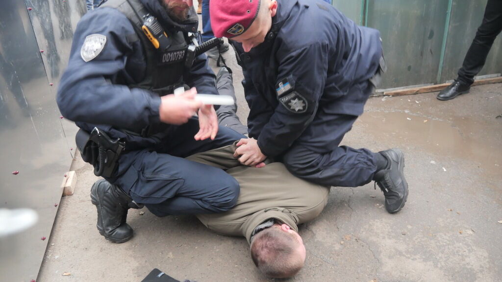 Рейдеры из "ДНР" в Ивано-Франковске: почему бездействует полиция?