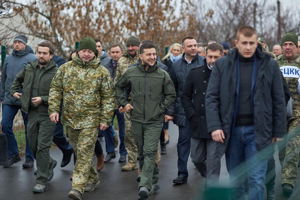 Зеленский открыл мост в Станице Луганской