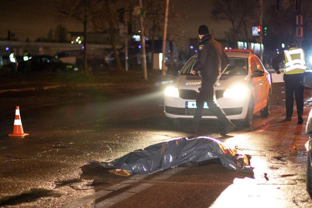 В Деснянском районе Киева, на улице Пуховская, 7, произошло смертельное ДТП с участием пешехода