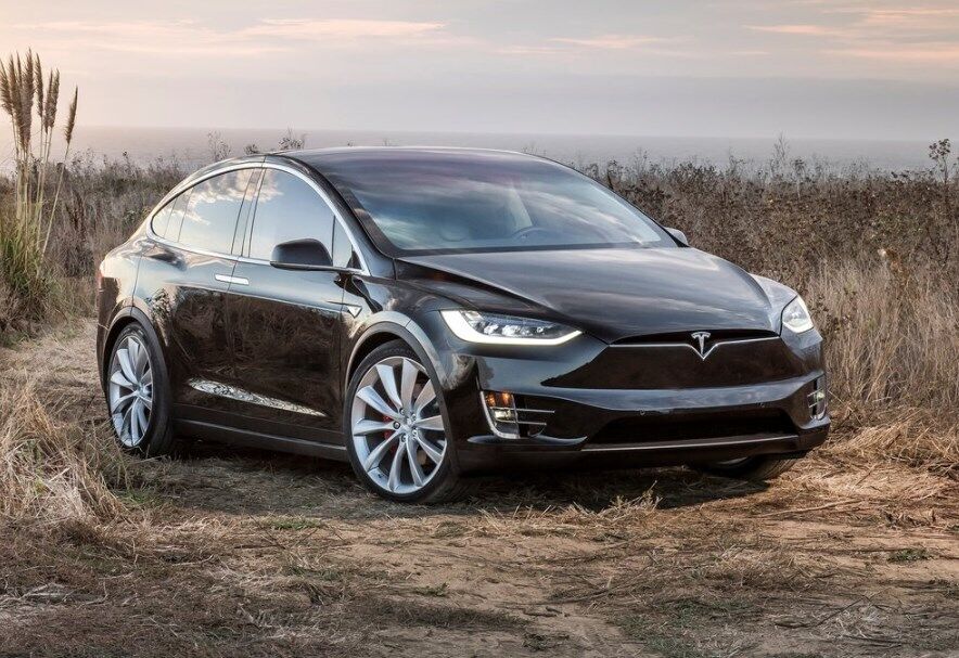 Tesla Model X – один із основних суперників Mercedes EQC