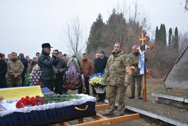 "Больно за Украину!" Сеть растрогал душераздирающий пост о похоронах бойца