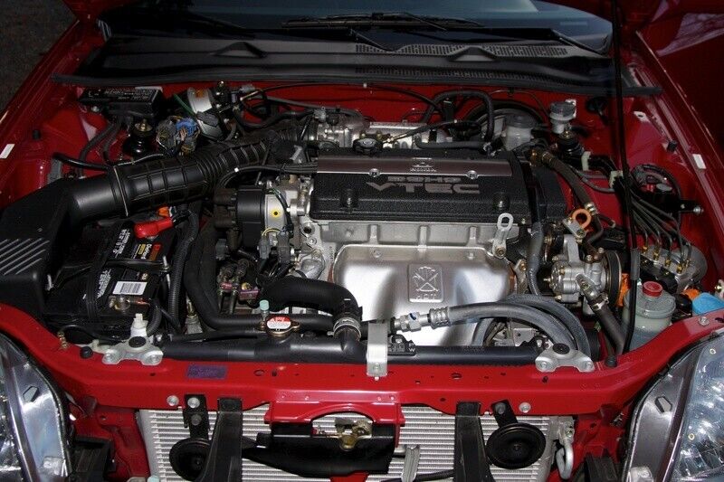 1997 Honda Prelude оснащен 2,2-литровым 4-цилиндровым мотором VTEC и 5-ступенчатой "механикой"