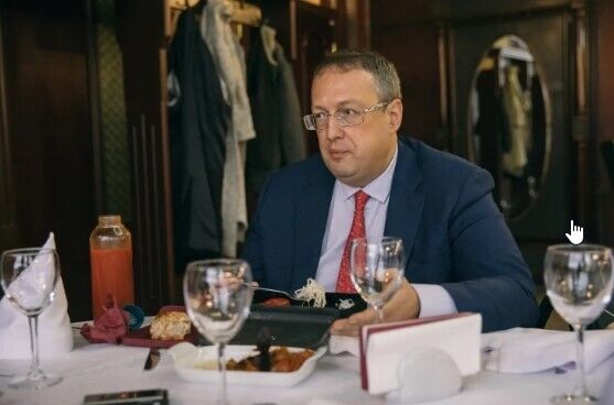"Мочити" в першу чергу будуть нас". Один день із заступником глави МВС Антоном Геращенком