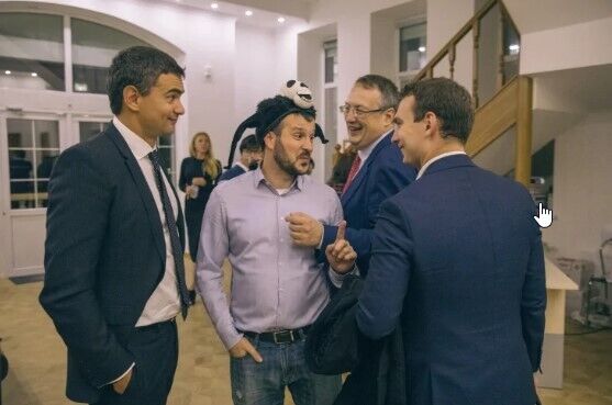 "Мочити" в першу чергу будуть нас". Один день із заступником глави МВС Антоном Геращенком