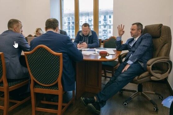 "Мочити" в першу чергу будуть нас". Один день із заступником глави МВС Антоном Геращенком