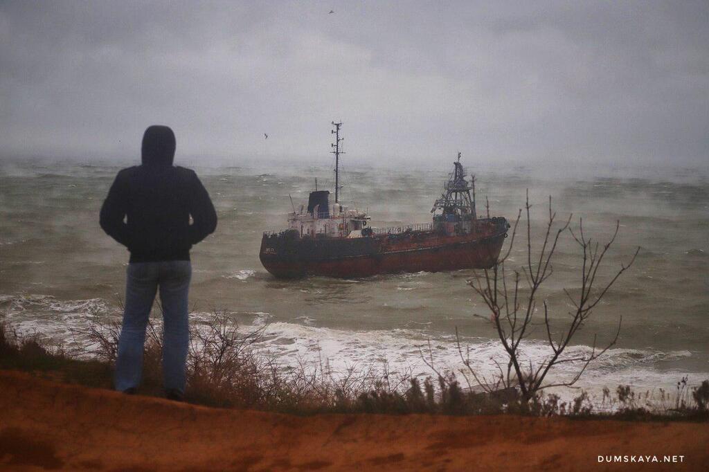 В Одессе корабль потерпел бедствие из-за страшного шторма