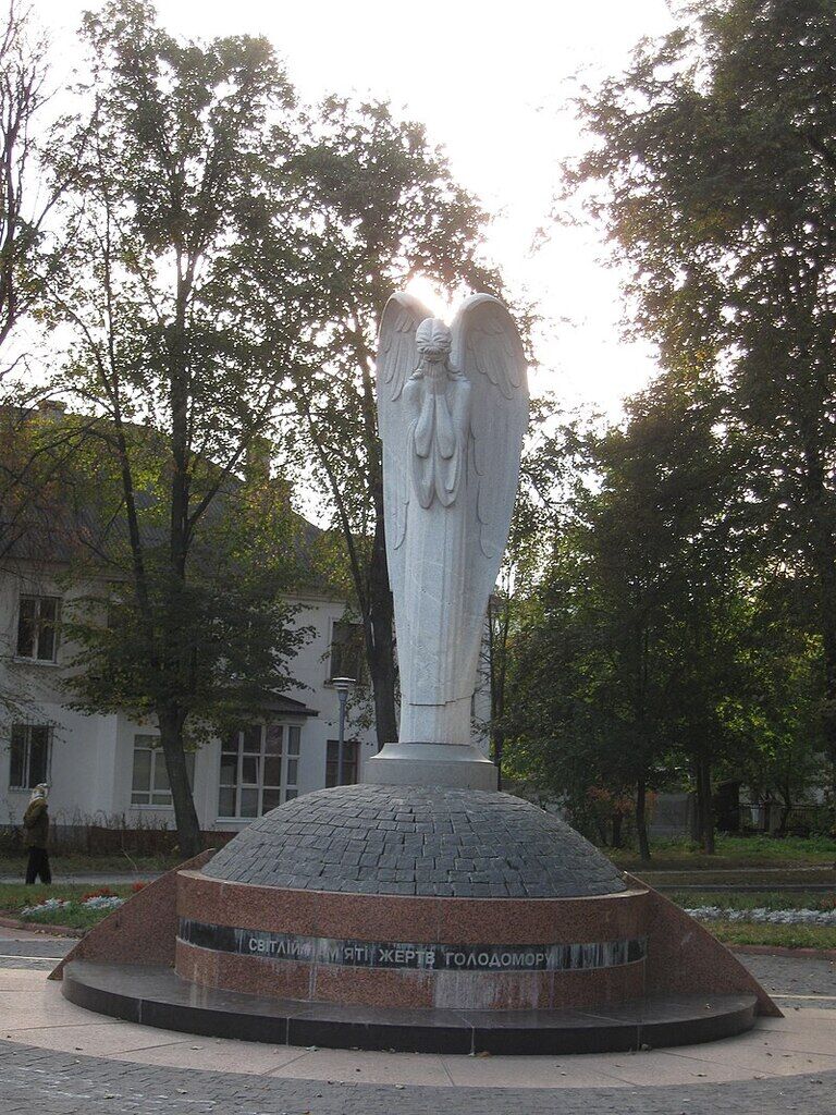 Памятник в Житомире, на площади Путятинской