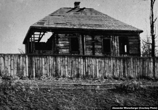 "Сельский дом в Украине, жители которого умерли от голода в 1933 году", Окраина Харькова
