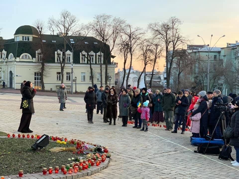 Депутаты фракции "Европейская Солидарность" на Михайловской площади в Киеве почтили память жертв Голодомора