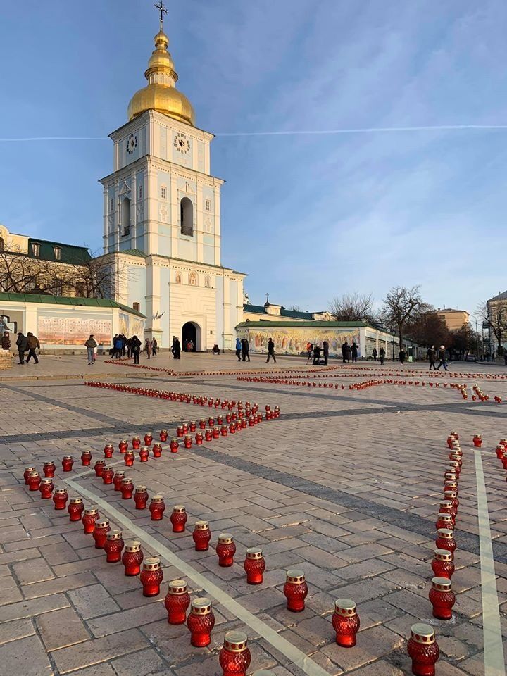 Депутати фракції "Європейська Солідарність" на Михайлівській площі у Києві вшанували пам’ять жертв Голодомору