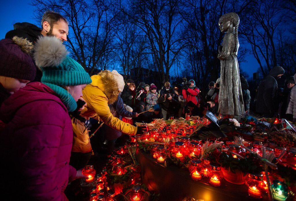 В Украине почтили память жертв Голодомора: опубликованы фото и видео