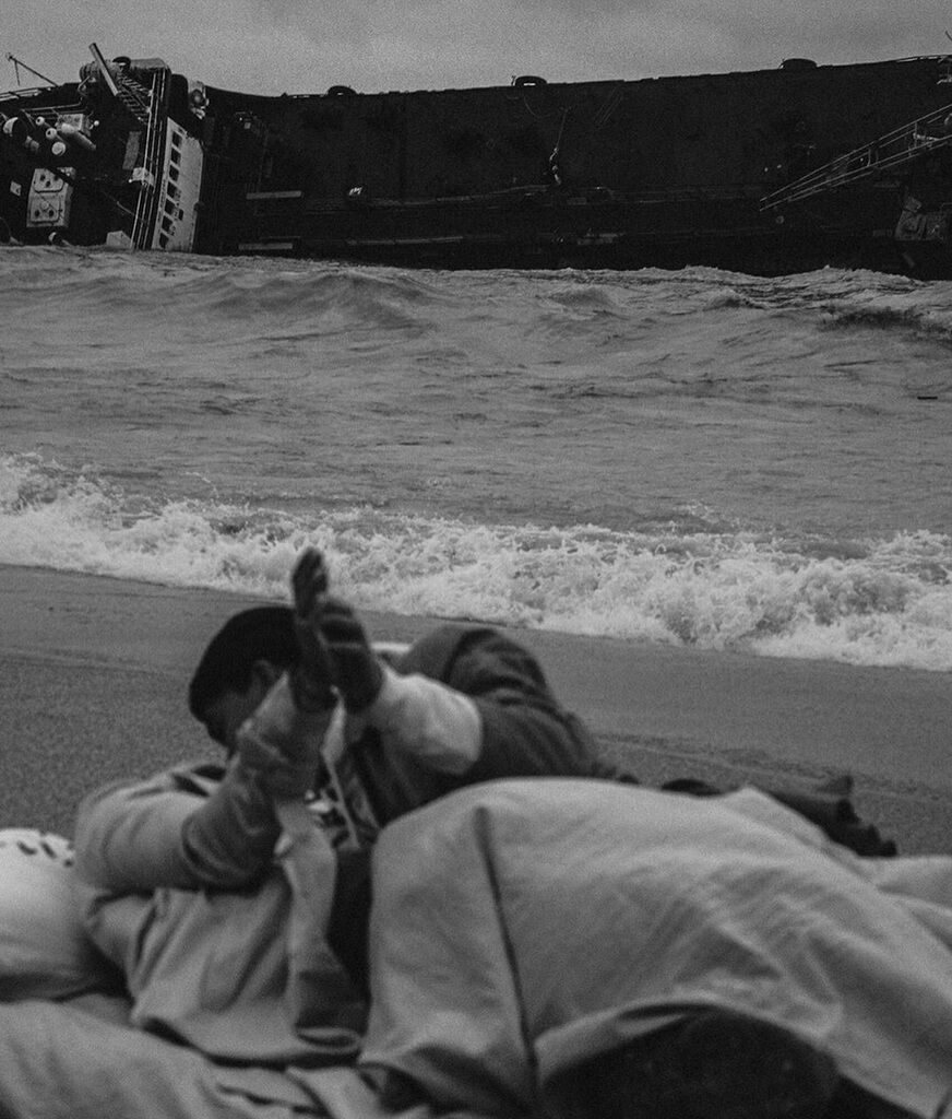 Фотосесія на тлі затонулого корабля в Одесі