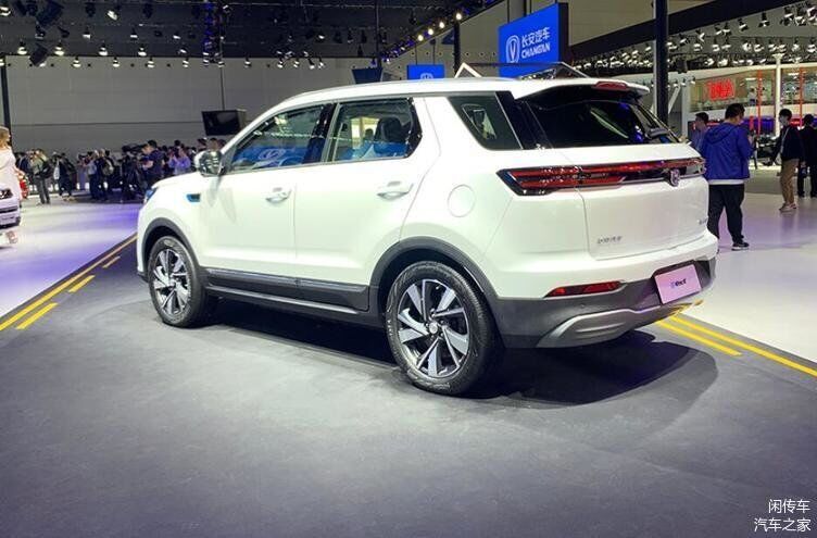 Выглядит Changan CS55 E-Rock стильно и пропорционально