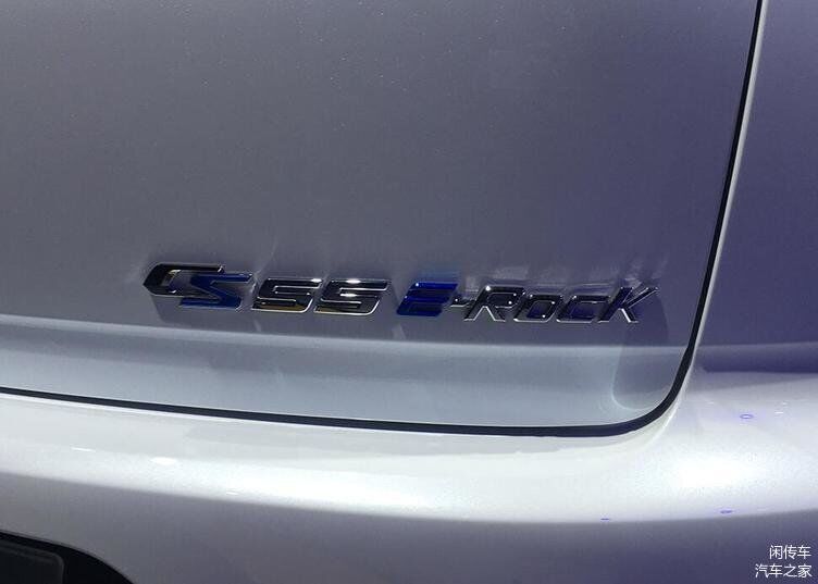 Надписи с голубыми буквами – часть имиджа современных электромобилей