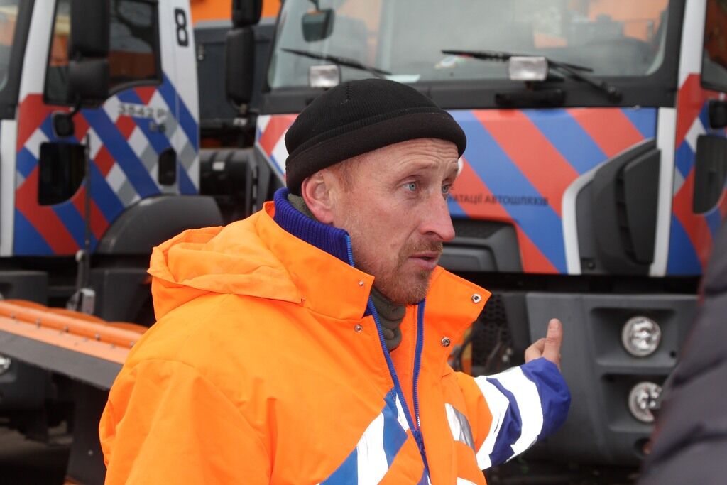 В Днепре уже подготовили спецтехнику для зимней уборки