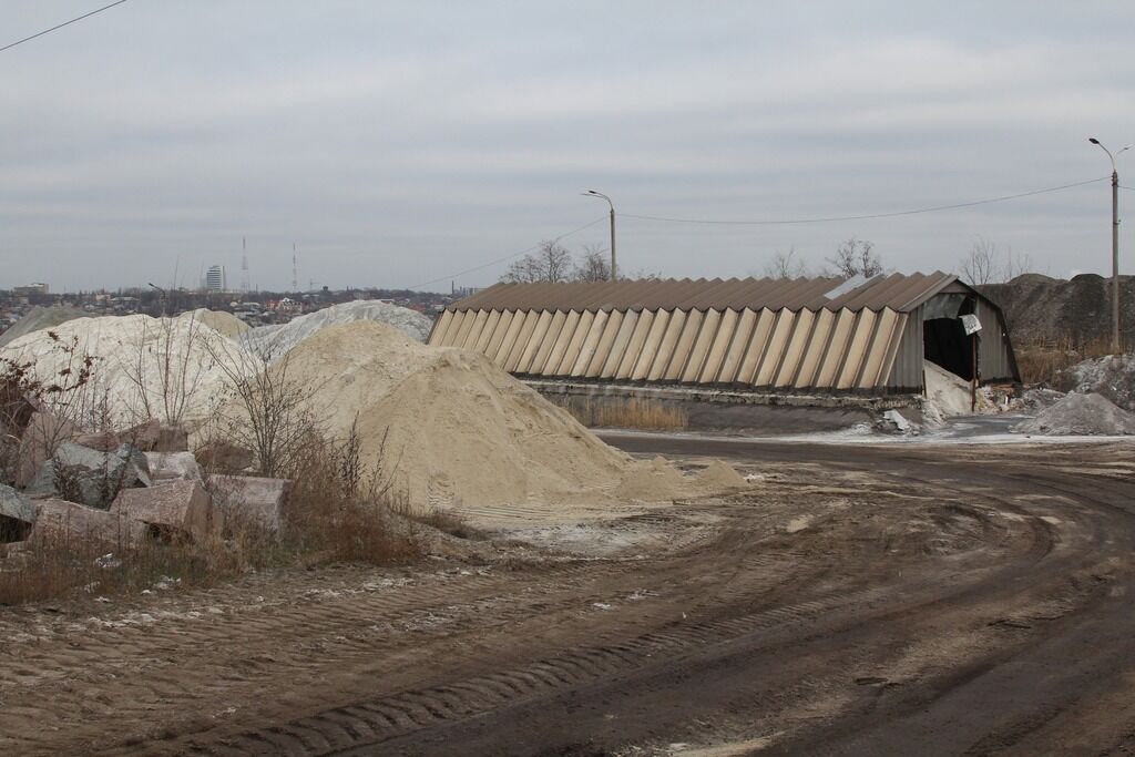 В Днепре уже подготовили спецтехнику для зимней уборки