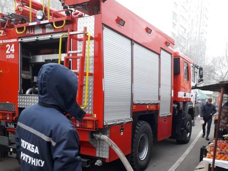 У Києві спалахнула пожежа в сауні з дівчатами