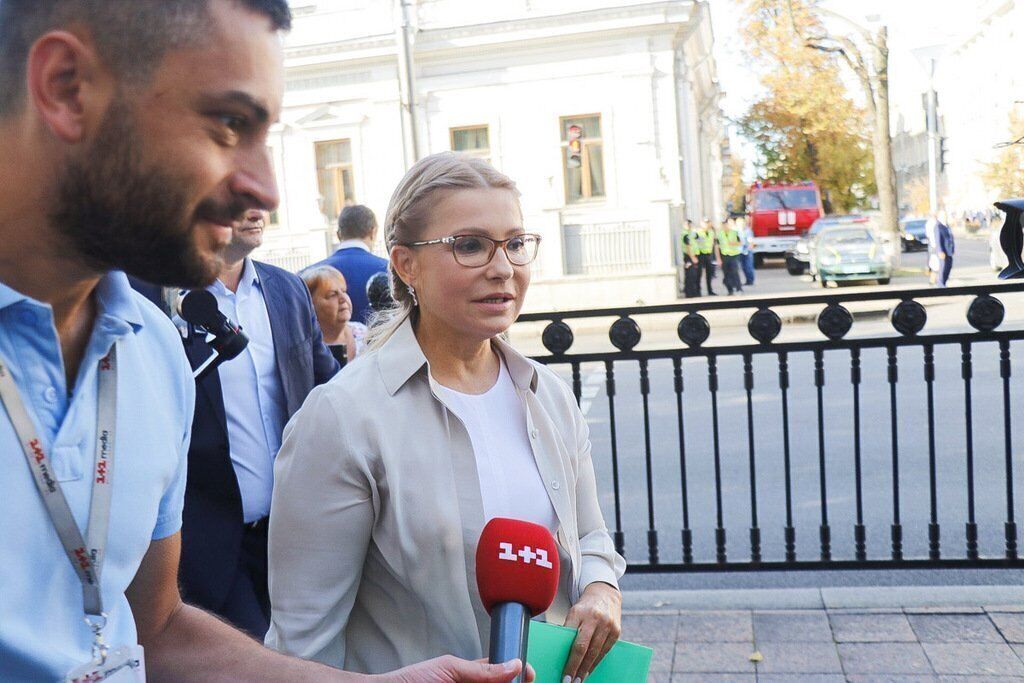 От энергичной брюнетки до леди с косой: как менялся стиль Тимошенко в последние 20 лет