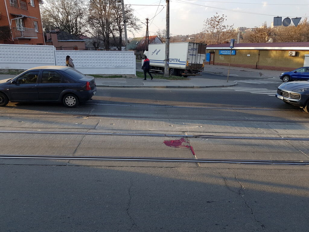 В Днепре девушка попала под колеса авто