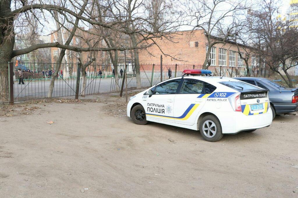 В Днепре "заминировали" три школы