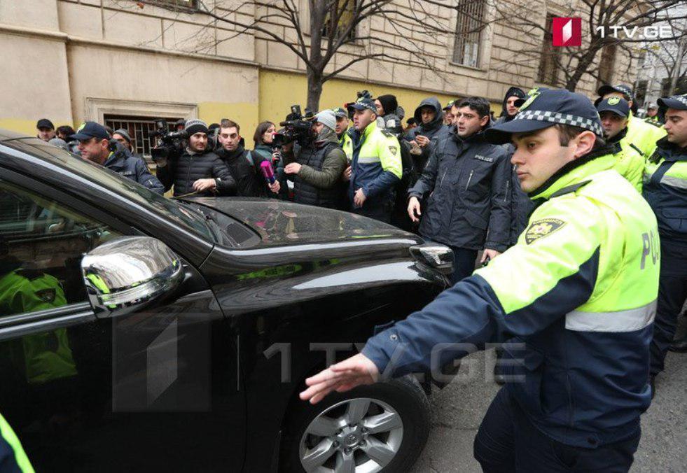 В Тбилиси массовый протест разогнали водометами: фото и видео