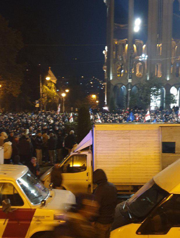 В Тбилиси массовый протест разогнали водометами: фото и видео